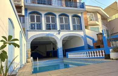 Imagem: A casa possui 4 Dormitórios, 5 Banheiros, 5 Vagas na garagem