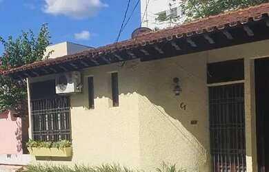 Imagem: A casa possui 2 Dormitórios, 2 Banheiros, 1 Vaga na garagem