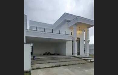 Imagem: A casa em condomínio possui 4 Dormitórios, 4 Banheiros e