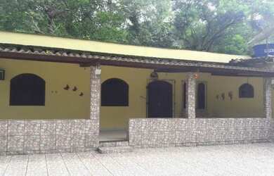 Imagem: A casa possui 1 Dormitório, 2 Banheiros e está localizado