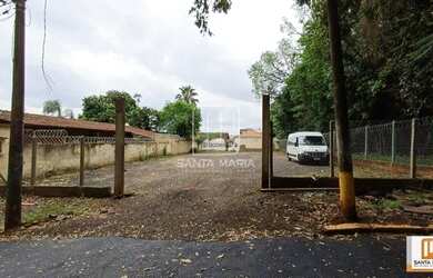 Imagem: O depósito possui 1 Vaga na garagem, 787m² de Área e está