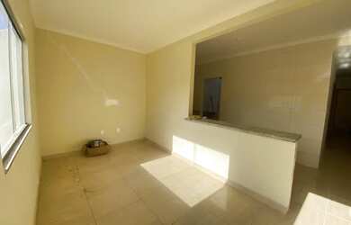 Imagem: A casa possui 3 Dormitórios, 2 Banheiros, 1 Vaga na garagem