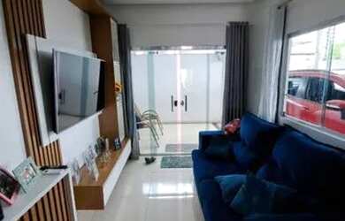 Imagem: A casa possui 2 Dormitórios, 1 Banheiro, 2 Vagas na garagem