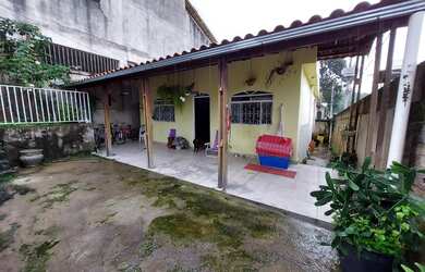 Imagem: A casa possui 3 Dormitórios, 1 Banheiro, 1 Vaga na garagem
