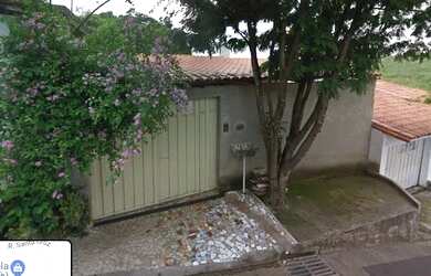 Imagem: A casa possui 2 Dormitórios, 1 Banheiro, 2 Vagas na garagem