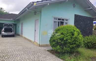 Imagem: A casa possui 3 Dormitórios, 2 Banheiros, 2 Vagas na garagem