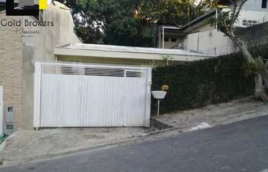 Imagem: A casa possui 3 Dormitórios, 3 Banheiros, 2 Vagas na garagem