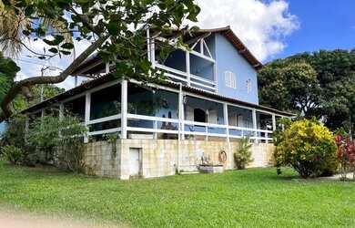 Imagem: A casa possui 4 Dormitórios, 4 Banheiros, 4 Vagas na garagem