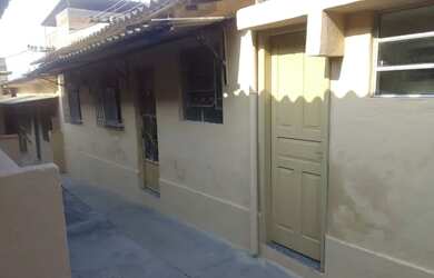 Imagem 2: Vendo Três casas. 1 Dormitório