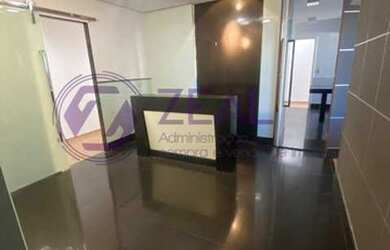 Imagem: O depósito possui 4 Vagas na garagem, 260m² de Área e está