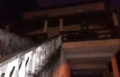 Imagem: A casa possui 3 Dormitórios, 2 Banheiros e 2 Vagas na garagem