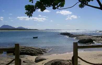Imagem: A casa possui 3 Dormitórios, 4 Banheiros, 2 Vagas na garagem