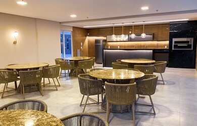 Imagem: O apartamento possui 2 Dormitórios, 2 Banheiros, 2 Vagas na