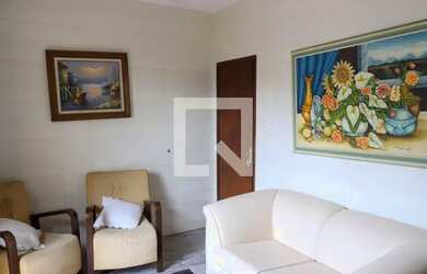 Imagem: A casa possui 3 Dormitórios, 2 Banheiros, 1 Vaga na garagem