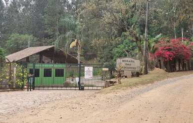 Imagem 4: LINDO TERRENO DE ESQUINA, NA FRENTE DO LAGO COM VISTA PARA AS MONTANHAS NO COND. MORADA DA