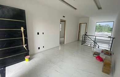 Imagem: A casa possui 3 Dormitórios, 1 Banheiro, 1 Vaga na garagem