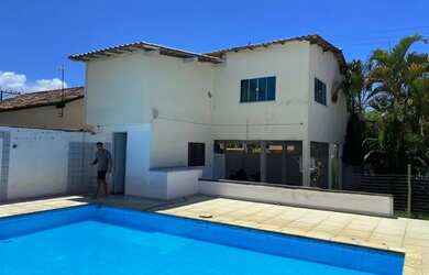 Imagem: A casa possui 3 Dormitórios, 2 Banheiros, 2 Vagas na garagem