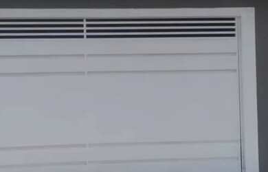 Imagem: A casa possui 4 Dormitórios, 2 Banheiros, 2 Vagas na garagem