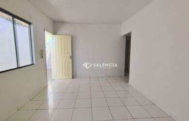 Imagem: A casa em condomínio possui 3 Dormitórios, 1 Banheiro, 2 Vagas