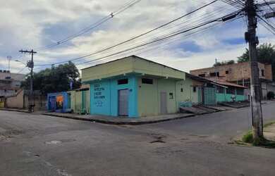 Imagem: A casa possui 3 Dormitórios, 3 Banheiros, 2 Vagas na garagem