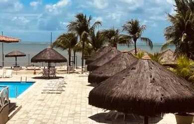 Imagem: A casa possui 4 Dormitórios, Acomodam 12 pessoas, 2 Vagas na