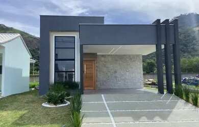 Imagem: A casa em condomínio possui 3 Dormitórios, 2 Banheiros, 2