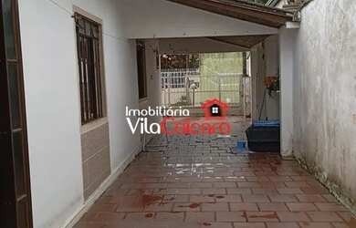 Imagem: A casa possui 3 Dormitórios, 2 Banheiros, 3 Vagas na garagem