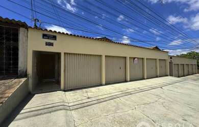 Imagem: A casa possui 2 Dormitórios, 1 Banheiro, 1 Vaga na garagem