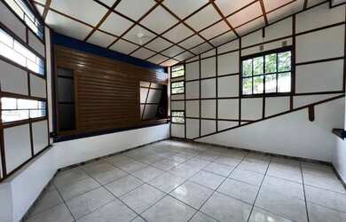 Imagem: O apartamento possui 3 Dormitórios, 1 Banheiro, 1 Vaga na garagem