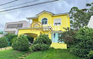 Imagem: A casa em condomínio possui 4 Dormitórios, 5 Banheiros, 4