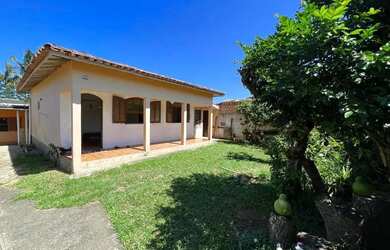 Imagem: A casa possui 2 Dormitórios, 1 Banheiro, 1 Vaga na garagem