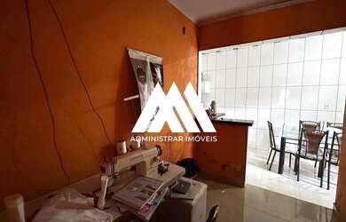 Imagem: A casa possui 4 Dormitórios, 3 Banheiros, 4 Vagas na garagem