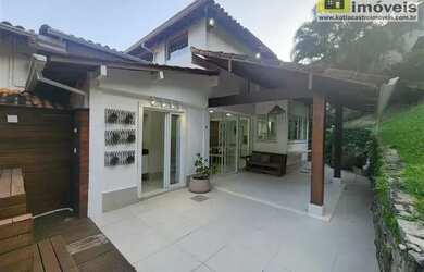 Imagem: A casa em condomínio possui 4 Dormitórios, 5 Banheiros, 4