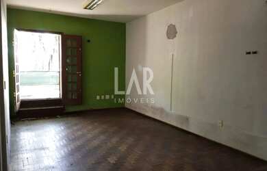 Imagem: A casa possui 5 Dormitórios, 3 Banheiros, 3 Vagas na garagem