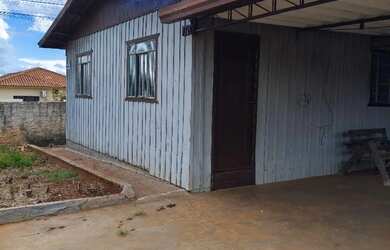 Imagem: A casa possui 2 Dormitórios, 1 Banheiro, 1 Vaga na garagem