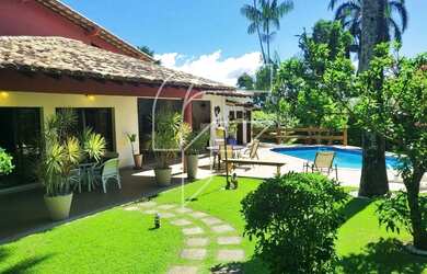 Imagem: A casa possui 4 Dormitórios, 5 Banheiros, 4 Vagas na garagem