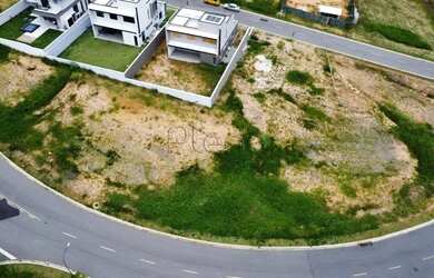 Imagem: O terreno possui 606m² de Área e está localizado em Santa