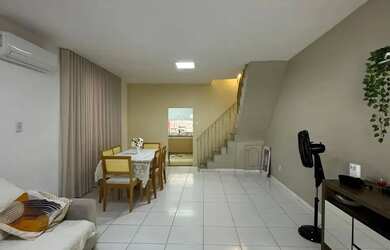 Imagem: A casa possui 3 Dormitórios, 4 Banheiros, 1 Vaga na garagem