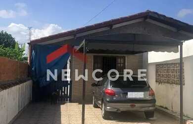 Imagem: A casa possui 1 Dormitório, 1 Banheiro, 2 Vagas na garagem