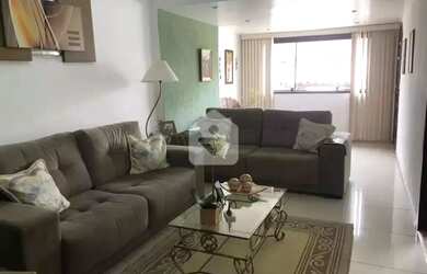 Imagem: A casa à venda possui 2 Dormitórios, 1 Banheiro, 2 Vagas na