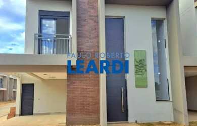 Imagem: A casa em condomínio possui 3 Dormitórios, 4 Banheiros, 2