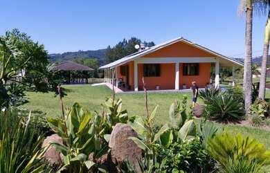 Imagem 10: Sítio dos Sonhos. Piscina, Churrasqueira, VarandaeÁrea de serviço