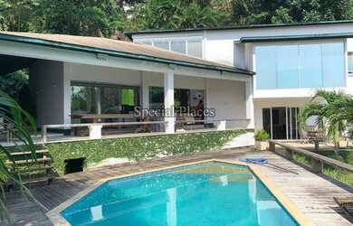 Imagem: A casa em condomínio possui 4 Dormitórios, 5 Banheiros, 3