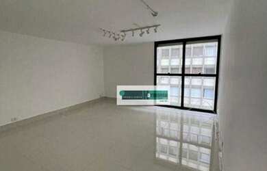 Imagem: O depósito possui 2 Vagas na garagem, 135m² de Área e está