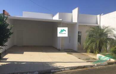 Imagem: A casa em condomínio possui 3 Dormitórios, 2 Banheiros, 4