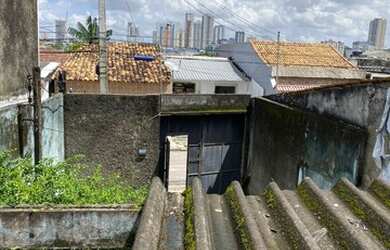 Imagem: A casa possui 2 Dormitórios, 1 Banheiro, 2 Vagas na garagem