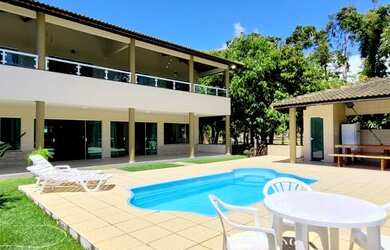 Imagem: A casa em condomínio possui 5 Dormitórios, 5 Banheiros, 380m²