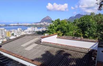 Imagem 2: MARAVILHOSA CASA TRIPLEX 750M2, COM 6 QUARTOS 3 SALÕES VAGA PARA 4 CARROS