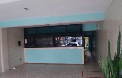 Imagem: A casa possui 4 Dormitórios, 1 Banheiro, 2 Vagas na garagem