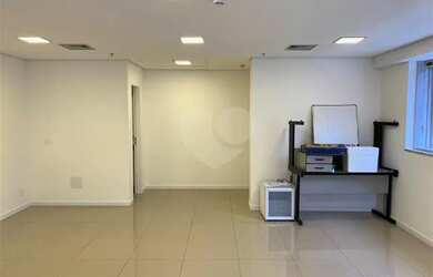 Imagem: O depósito possui 2 Vagas na garagem, 51m² de Área, Imóvel